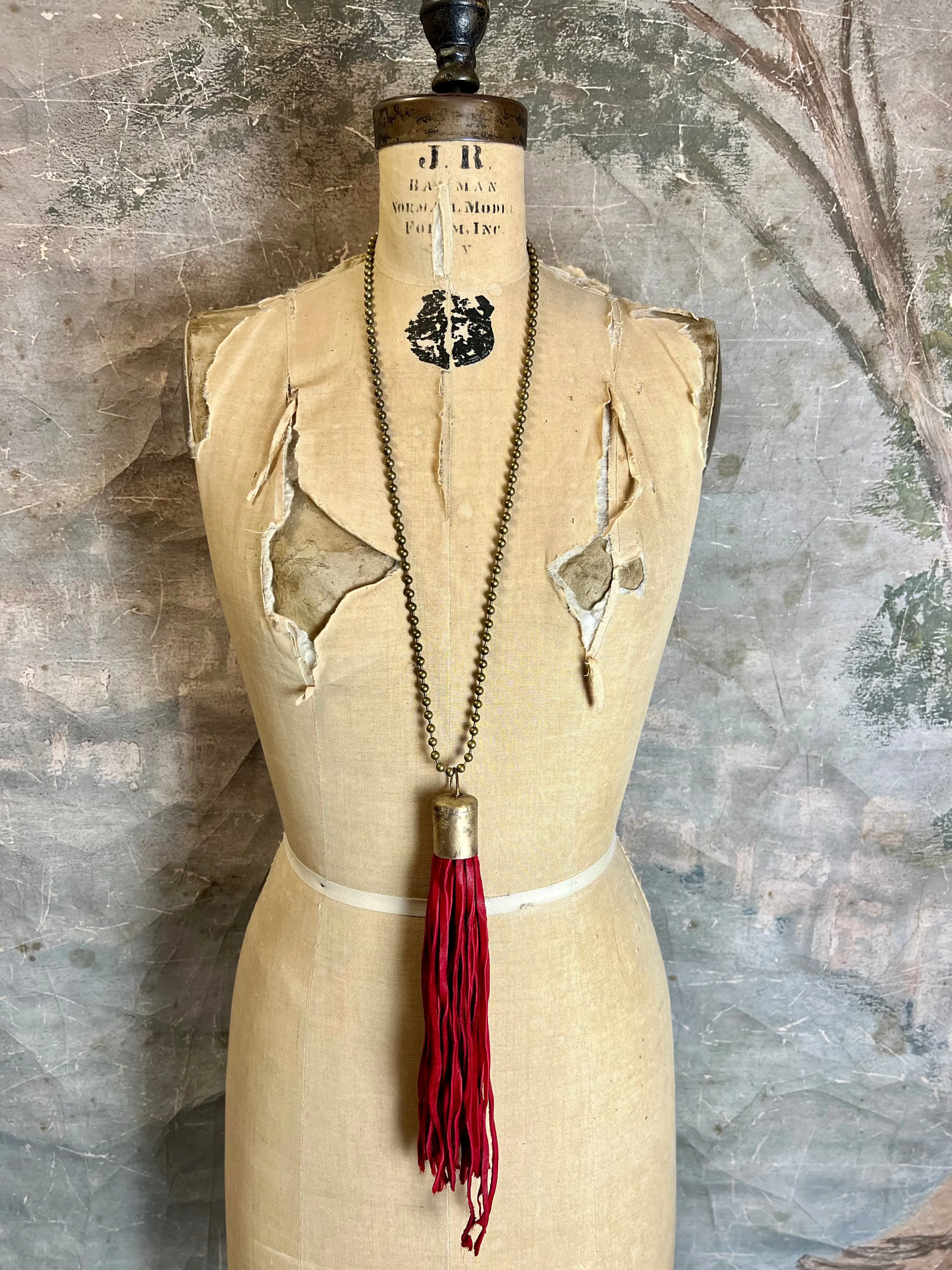 00A16 Tis The Tassel Necklace
