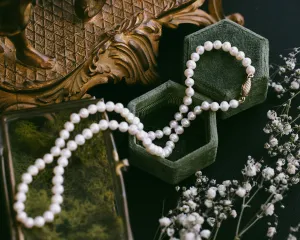 14K GOLD CULTURED WHITE FRESHWATER PEARL NECKLACE