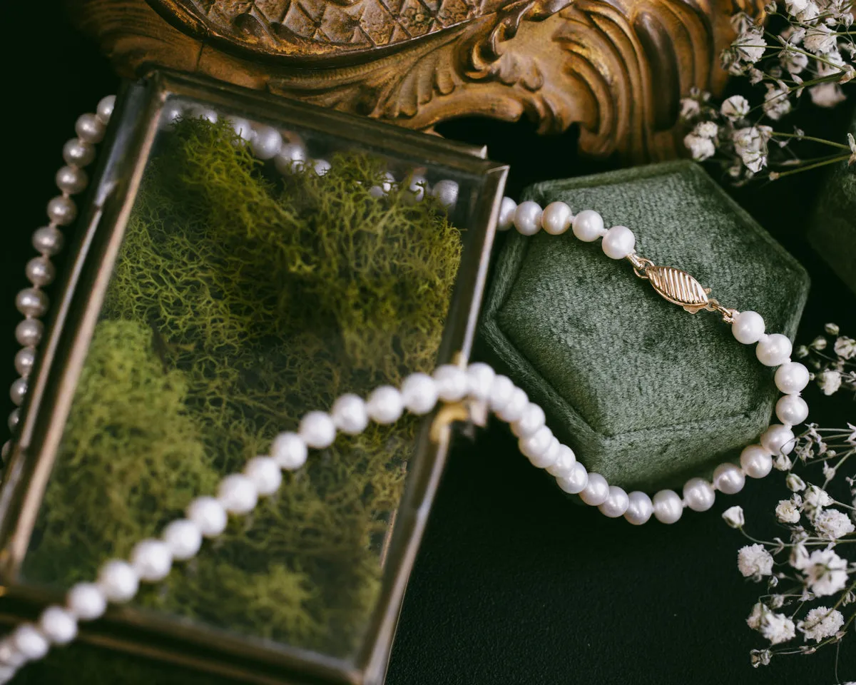 14K GOLD CULTURED WHITE FRESHWATER PEARL NECKLACE