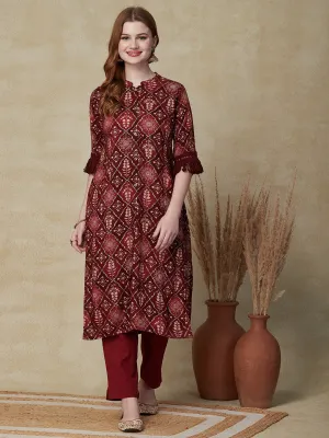 Ethnic Geometric Foil Printed Straight Fit Kurta - Maroon