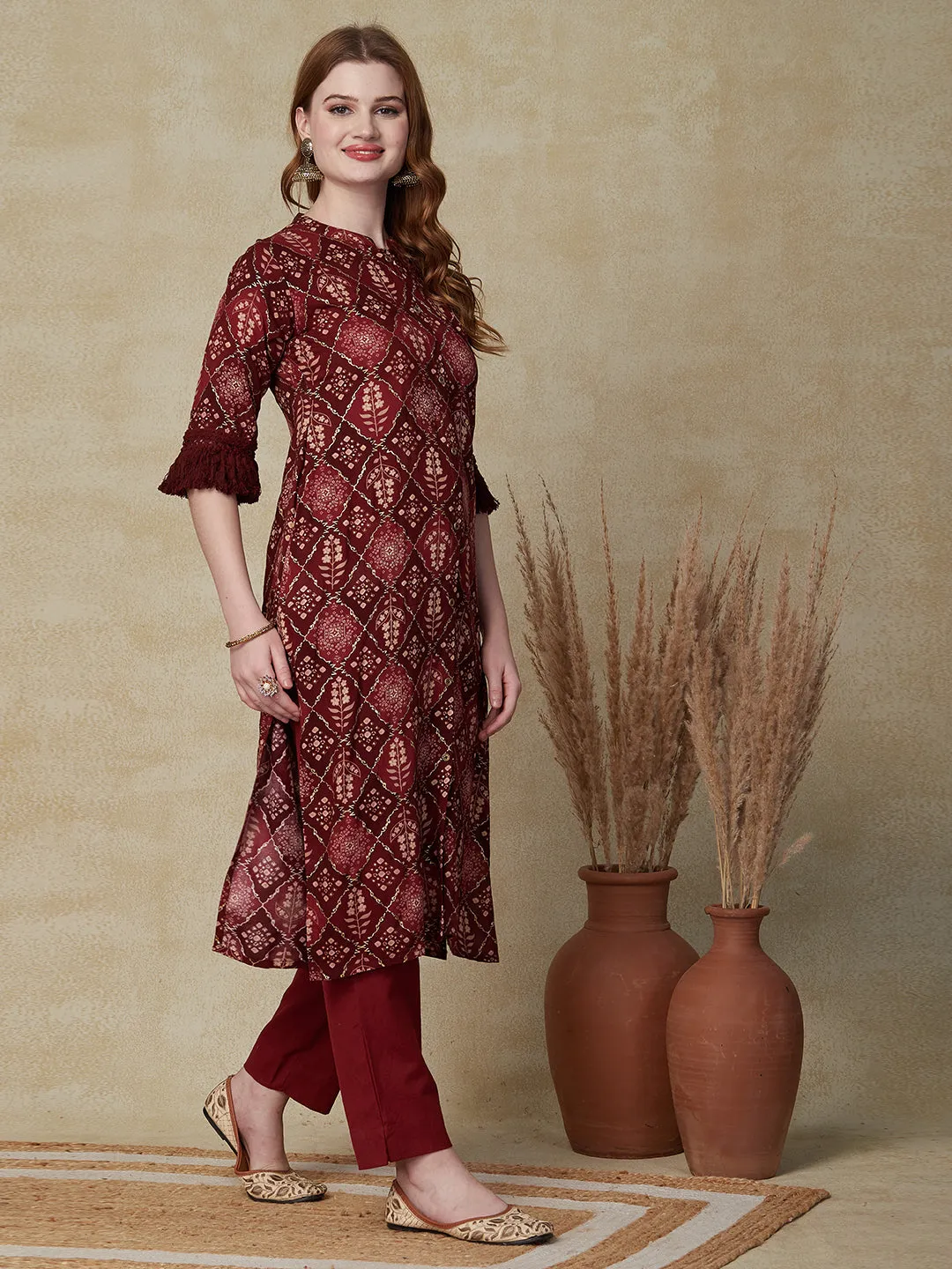 Ethnic Geometric Foil Printed Straight Fit Kurta - Maroon