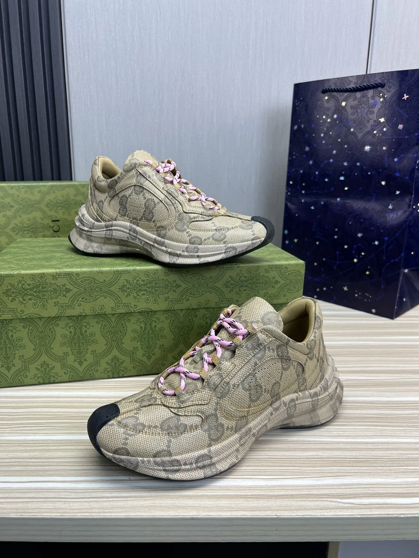 GG RUN LIGHT GREEN LEATHER SNEAKERS