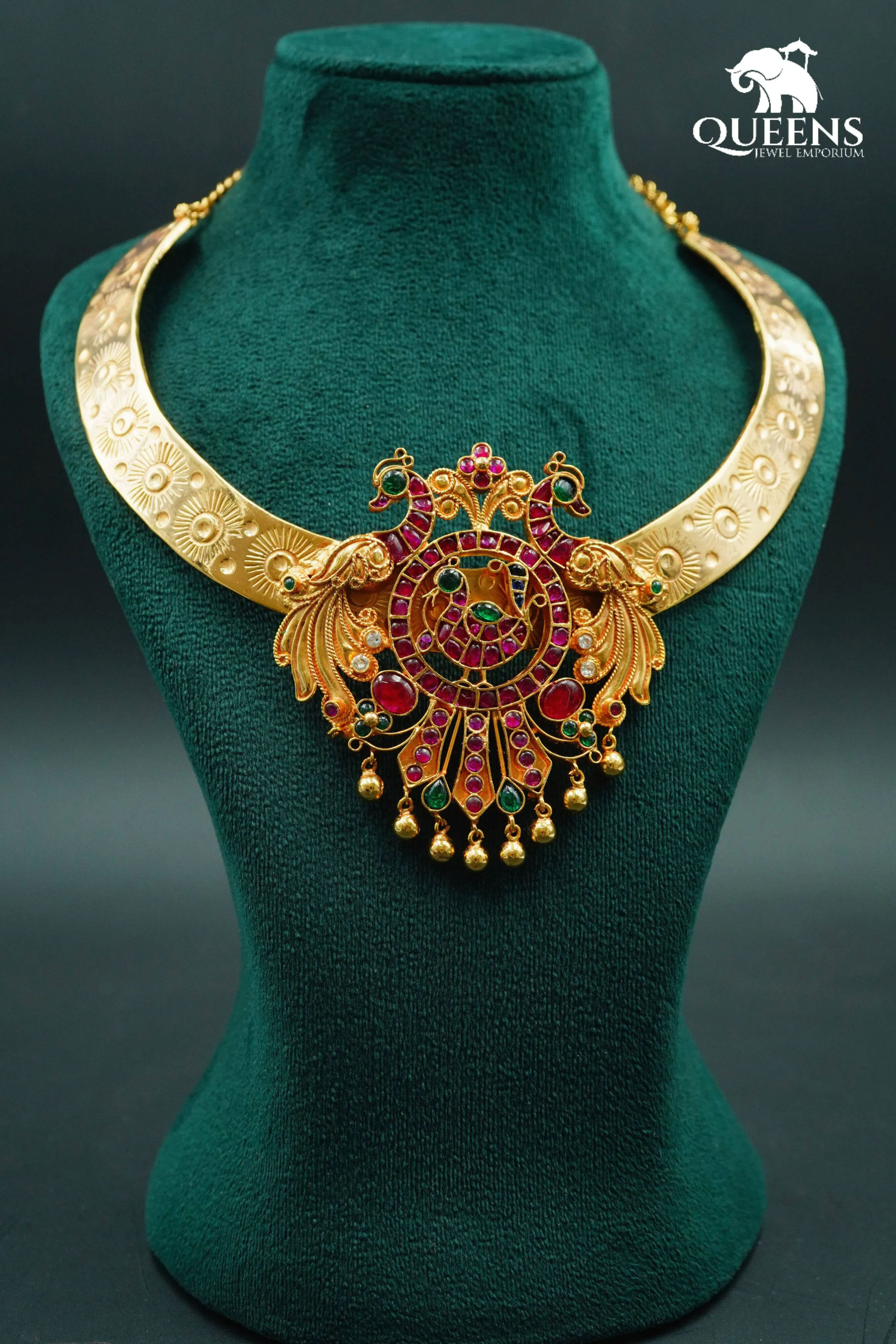 MAYUMITHUNA HASLI  NECKLACE