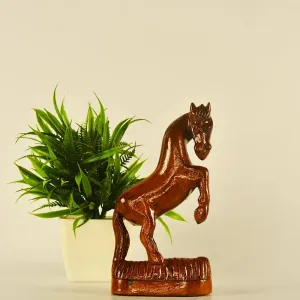 Racing Towards Greatness Wooden Horse Showpiece