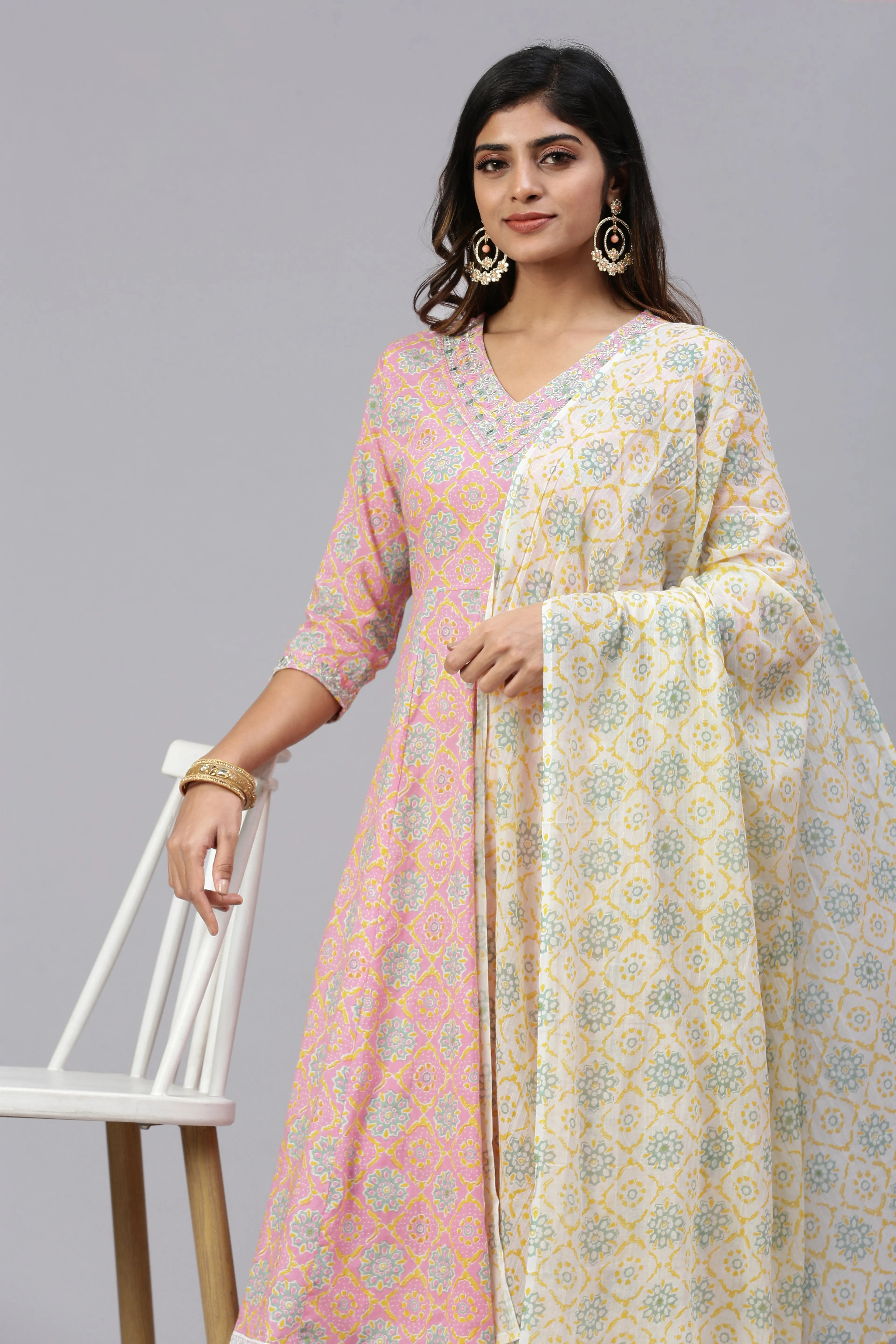 Women Embroidered & Printed Kurti Sets Pink EKS23